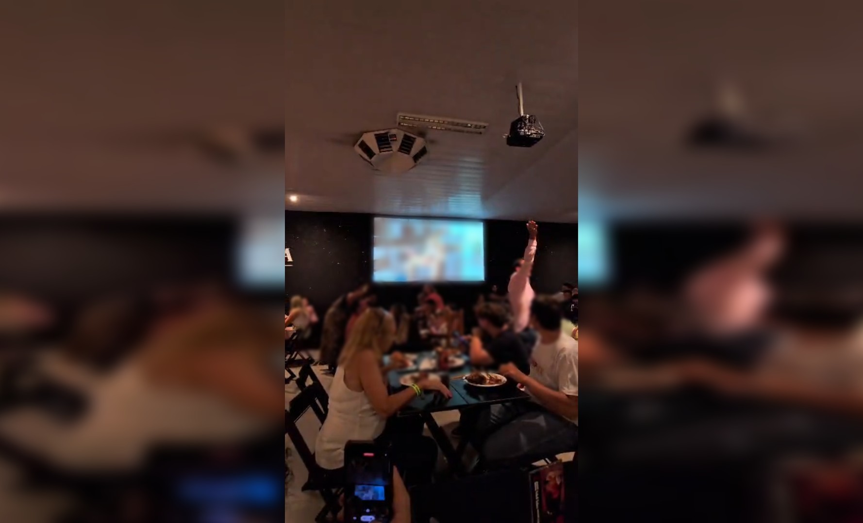 Telão de restaurante é invadido e exibe cenas de sexo explícito a clientes no interior de SP