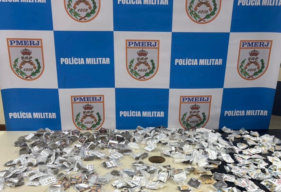 Três homens são presos por tráfico de drogas em Itaipuaçu, em Maricá