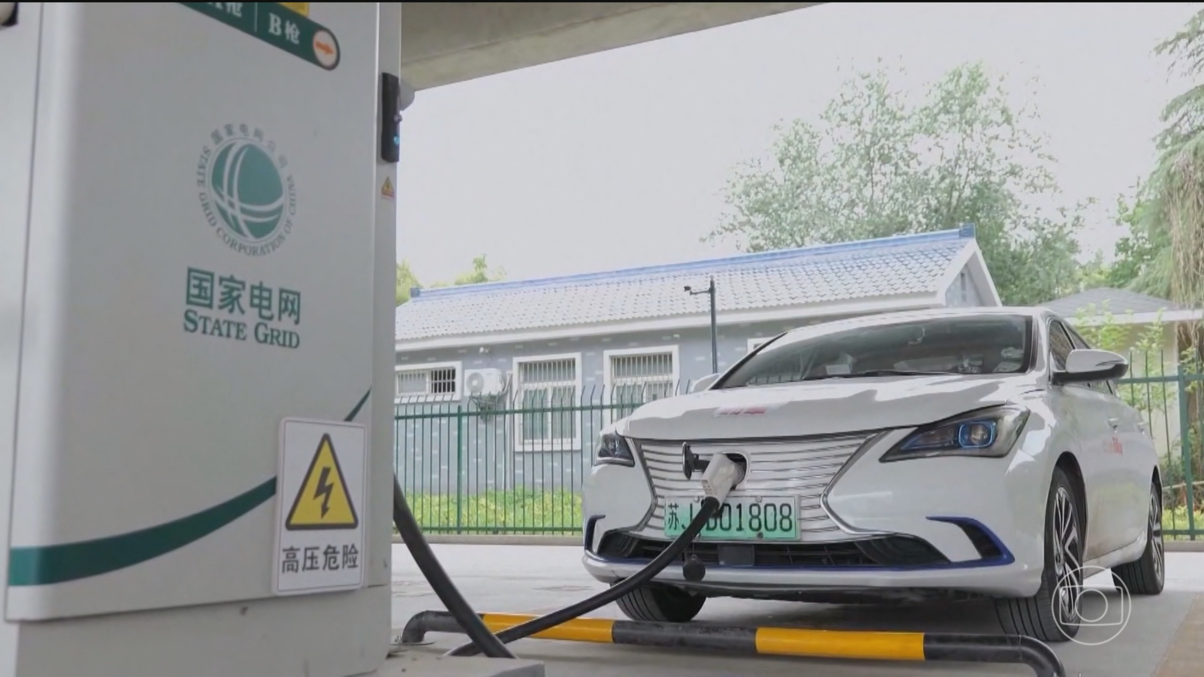 Para depender menos do petróleo, China aposta em energias renováveis e nos carros elétricos 
