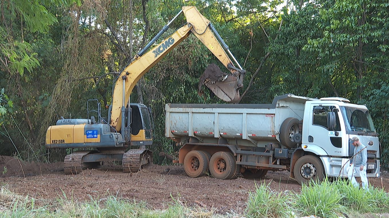 Defesa Civil retira resíduos contaminados sete meses após vazamento próximo a comunidade em Ribeirão Preto, SP