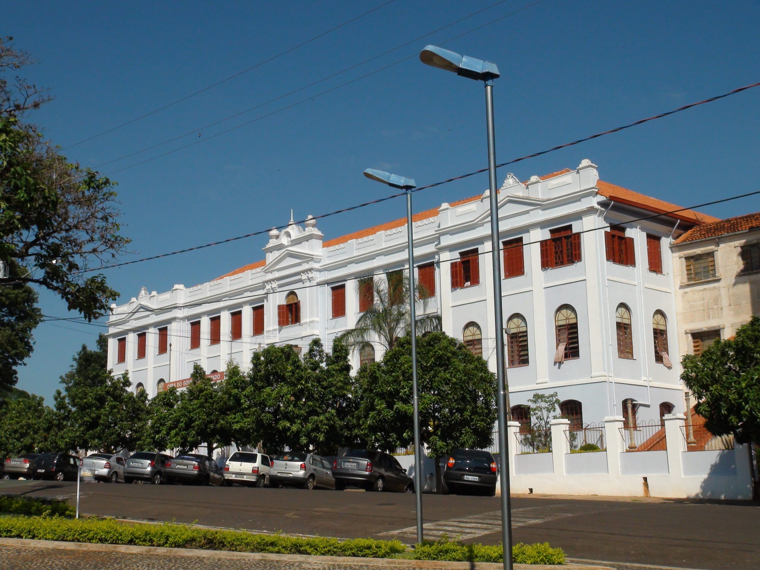 Justiça determina interdição imediata da Etec de Cafelândia por risco estrutural