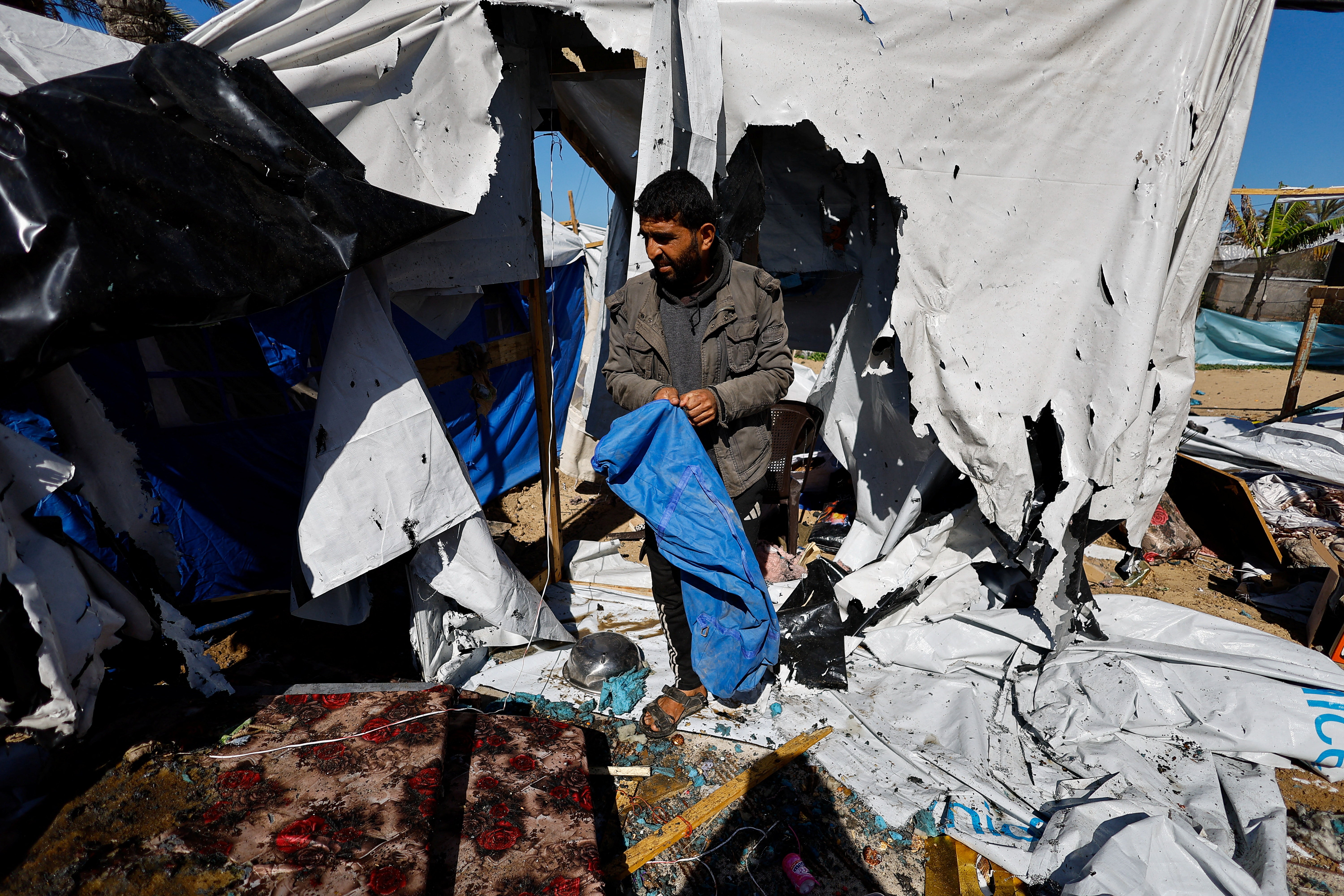 Ataques israelenses matam 18 em Gaza e travessia de pacientes em Rafah é interrompida, dizem autoridades palestinas