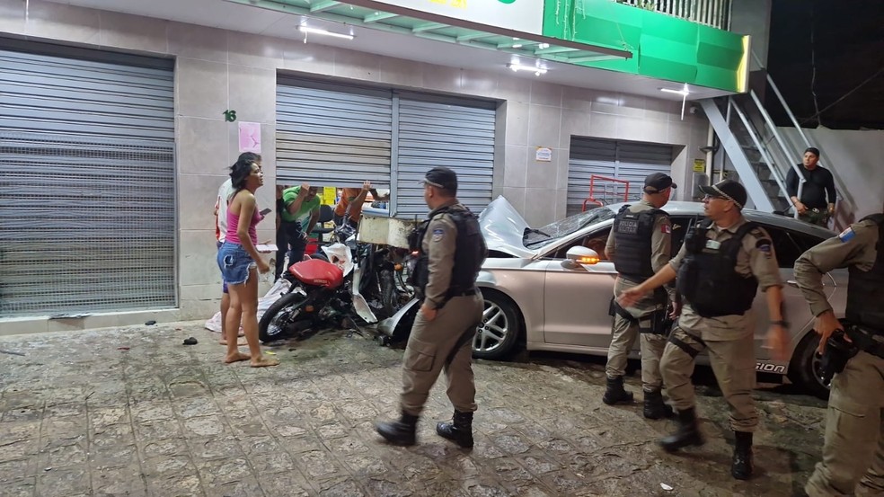 Mulher é atingida por carro na porta de mercadinho de Maceió — Foto: Arquivo pessoal
