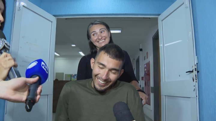 
Jovem que ficou cinco dias perdido no Pico Paraná agradece equipes de busca e orações na saída do hospital