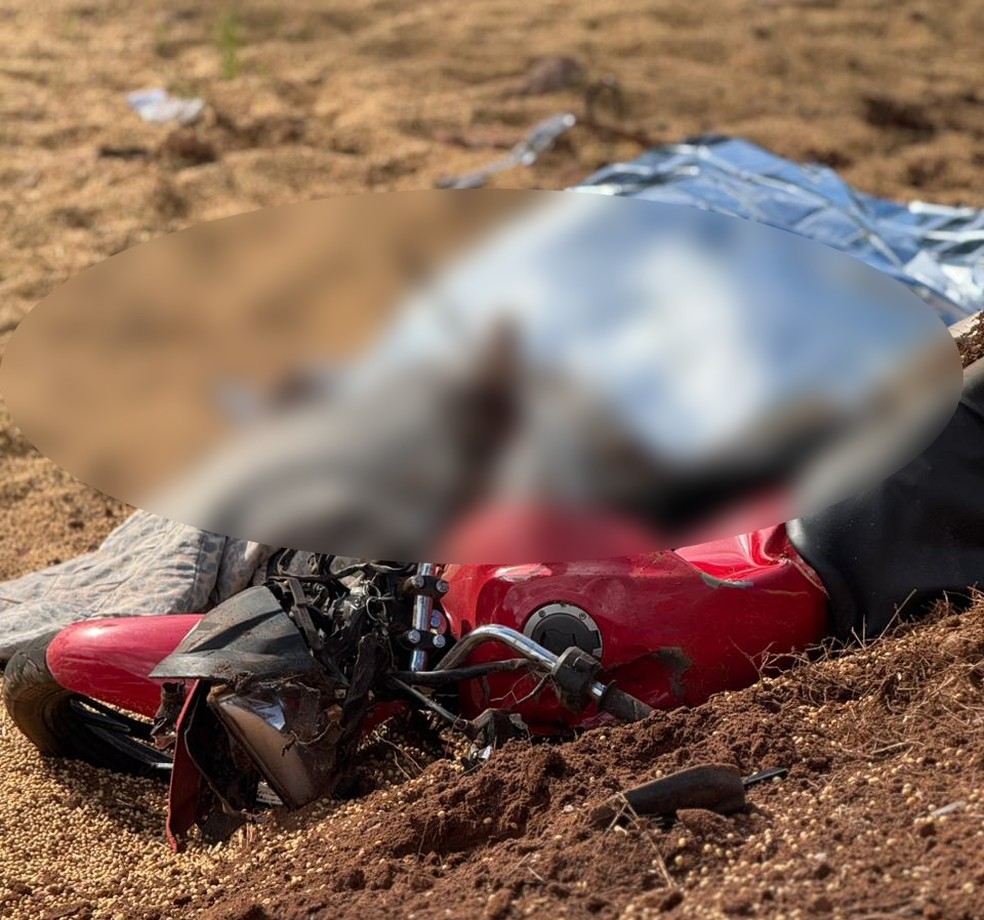 Acidente mata duas pessoas em moto em MT — Foto: Carol Franco/TVCA