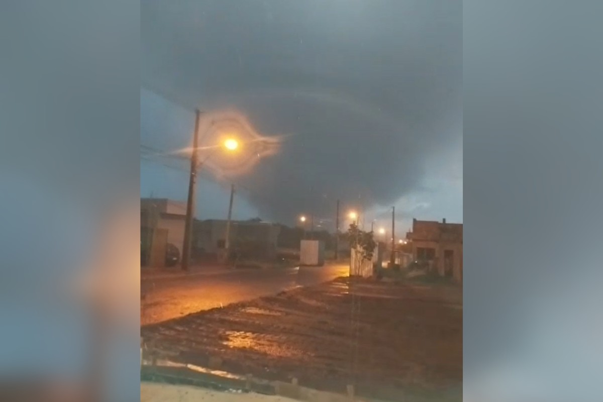 VÍDEO: Moradores de Teodoro Sampaio registram tornado 'landspout'; entenda o fenômeno