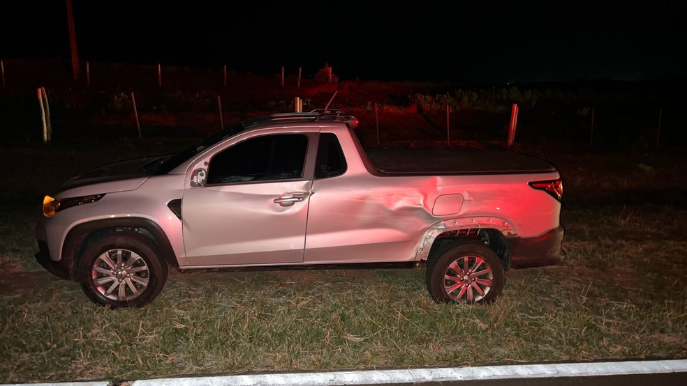 Carro e moto colidem na Rodovia Raposo Tavares (SP-270), em Piquerobi (SP) — Foto: Polícia Rodoviária