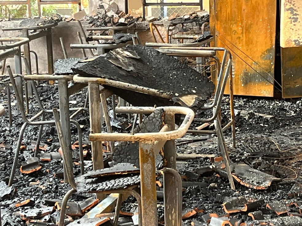 Salas de aula ficam destruídas após incêndio em escola de Bauru (SP). — Foto: Gabriel Pelosi/ TV Tem