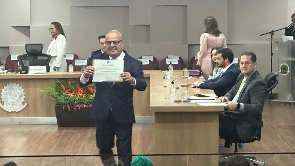 Paulinho Freire, prefeito eleito de Natal, foi diplomado nesta quinta (19) — Foto: Kleber Teixeira/Inter TV Cabugi