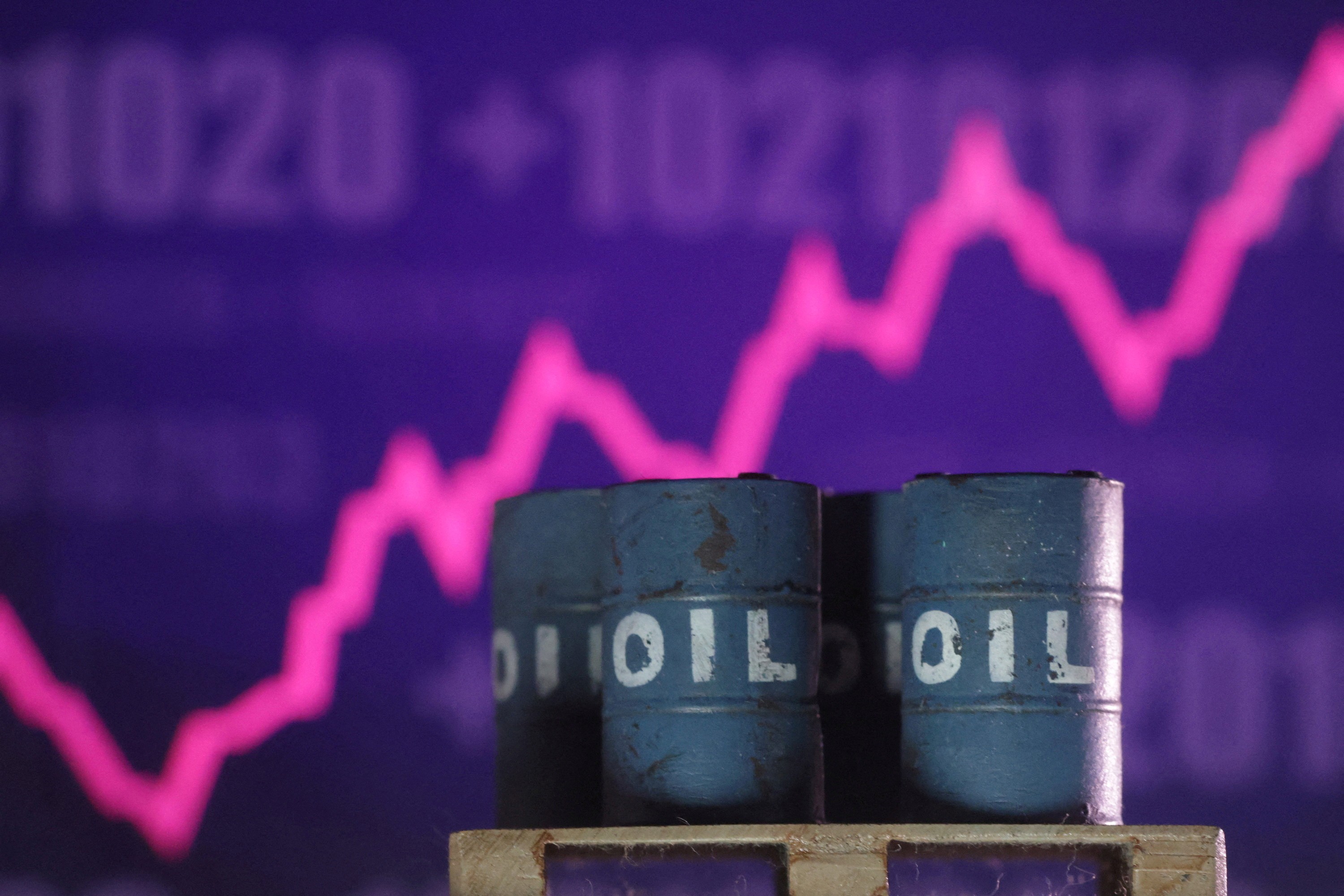 Países já liberaram 325 milhões de barris de petróleo para conter alta dos preços, diz IEA