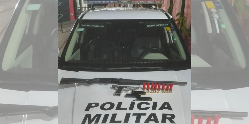 1 de 1
Polícia Militar apreendeu armas de homem que tentou matar mulher em Botucatu (SP) — Foto: Polícia Militar