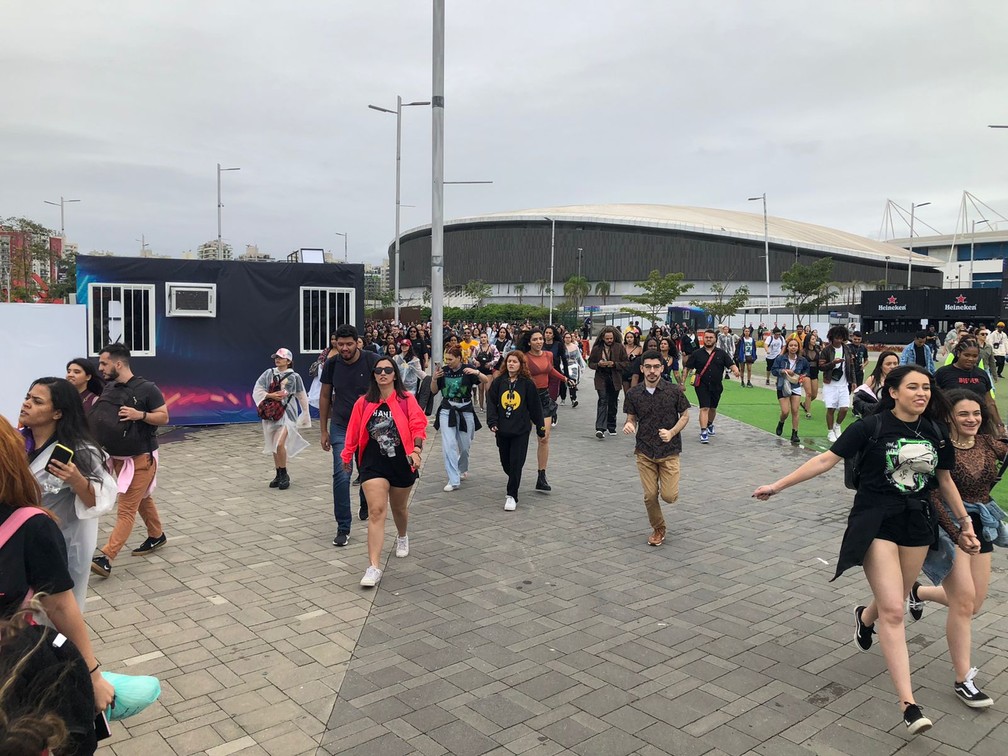 Público chega ao Rock in Rio para o terceiro dia de festival — Foto: Carlos Brito / g1