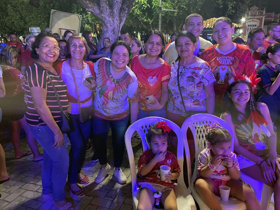 Família se reúne para acompanhar final do BBB 24, em Manaus — Foto: Matheus Castro, g1 AM
