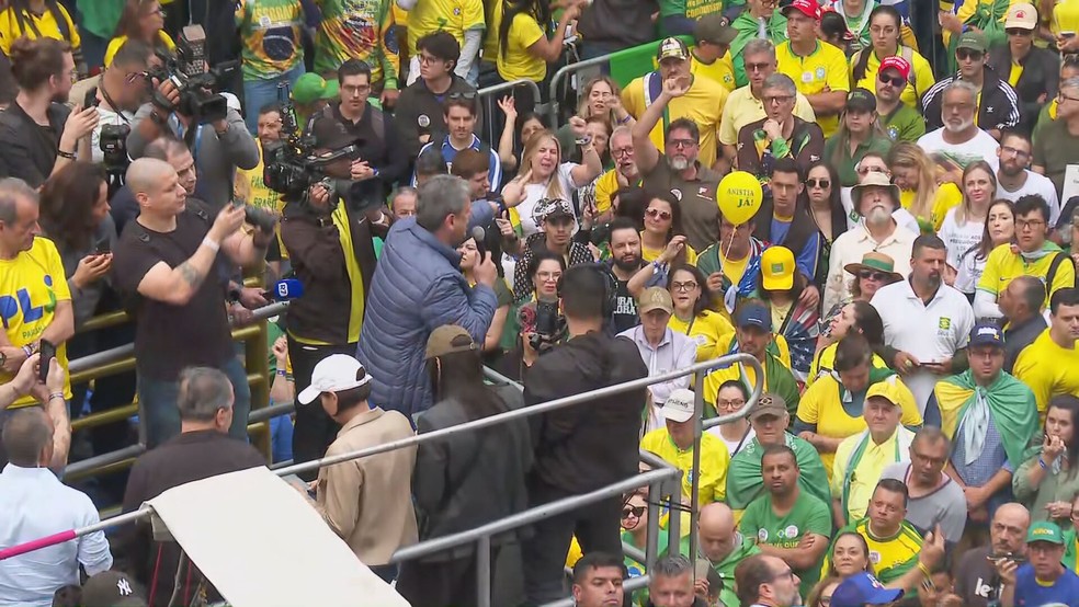 Tarcísio de Freitas durante ato na avenida Paulista neste domingo (7) — Foto: TV Globo