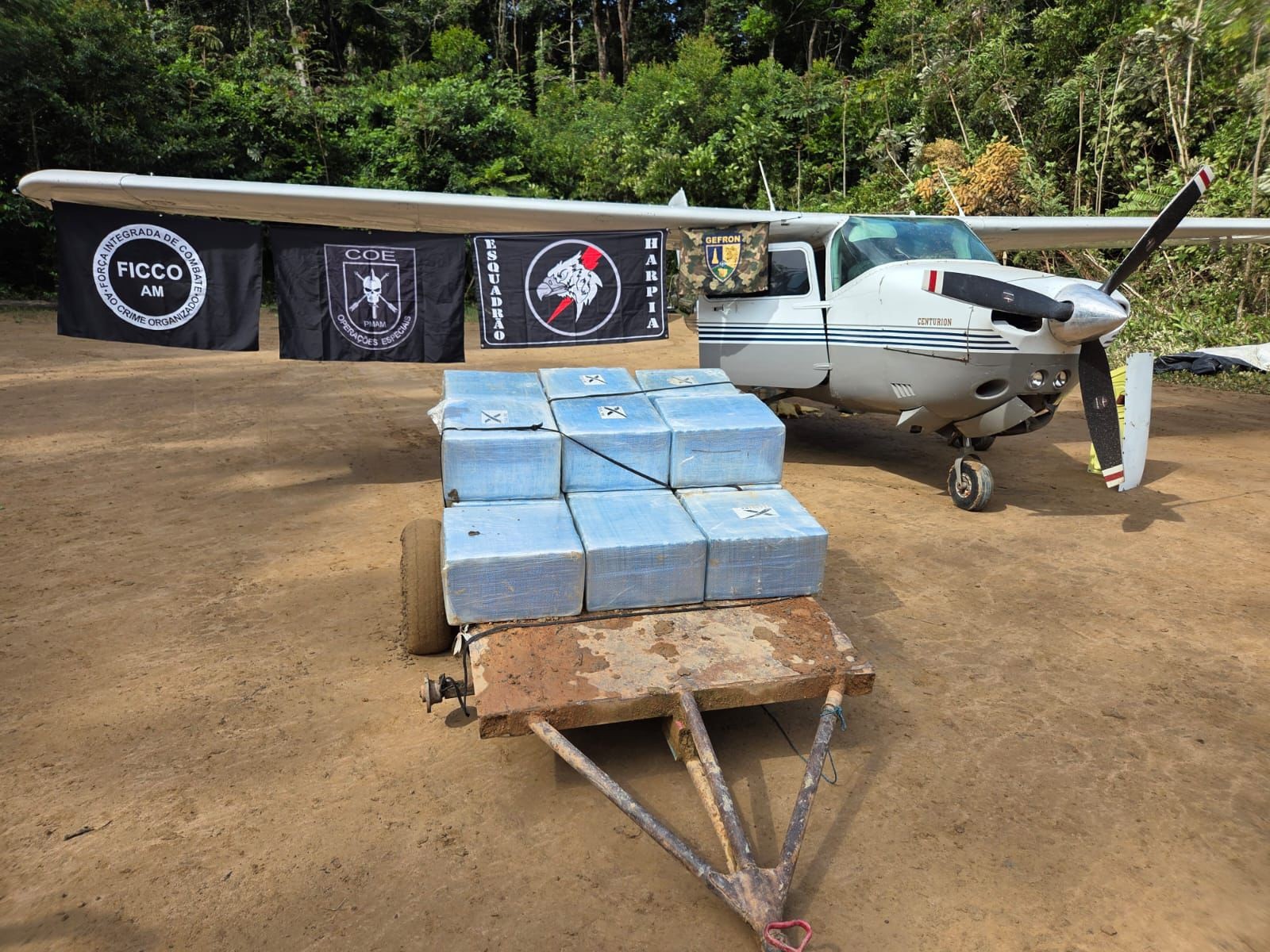Cerca de meia tonelada de cocaína é apreendida perto de pista clandestina no interior do Amazonas