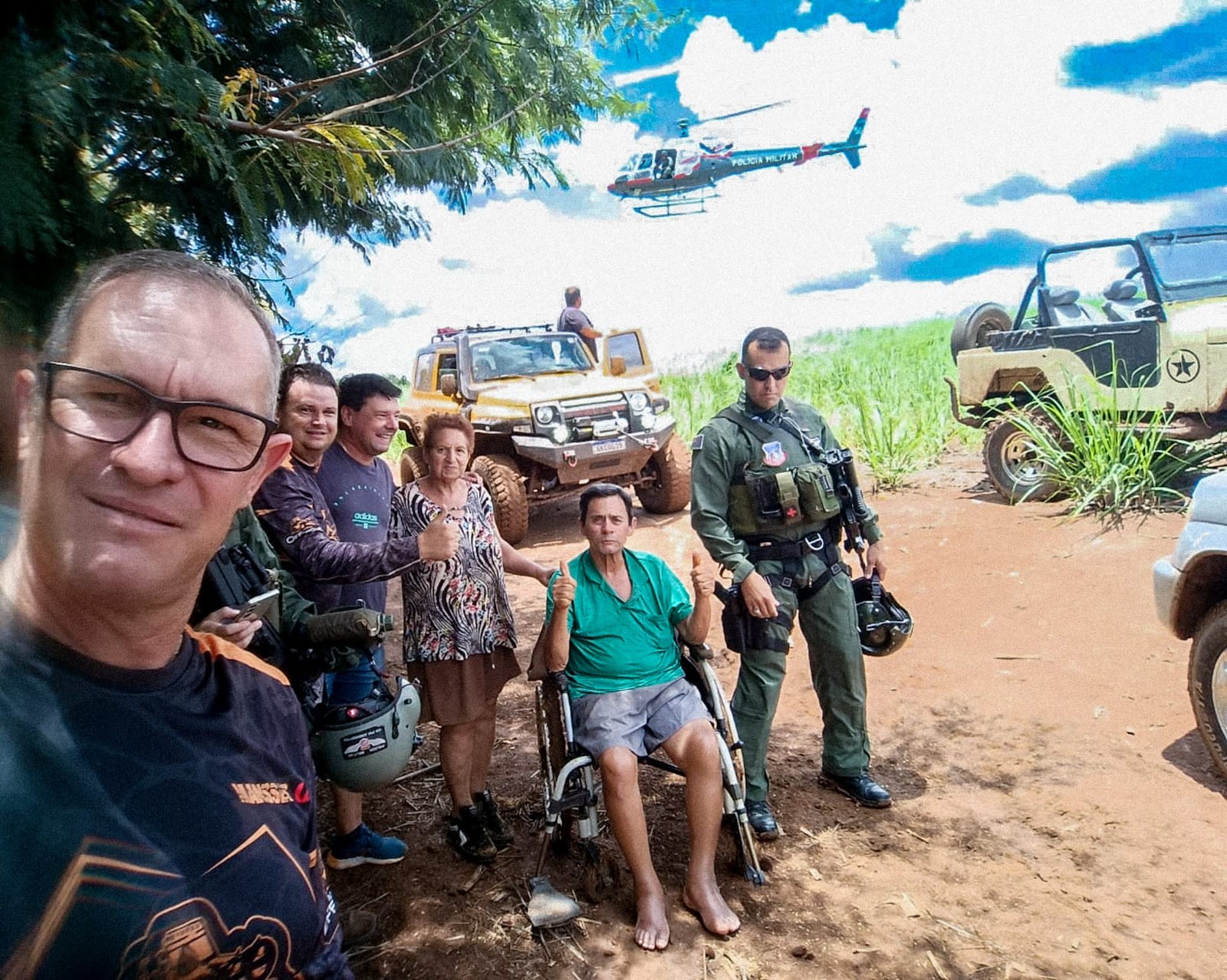 Casal se alimentou de mangas e goiabas após passar 2 noites em área rural com carro atolado