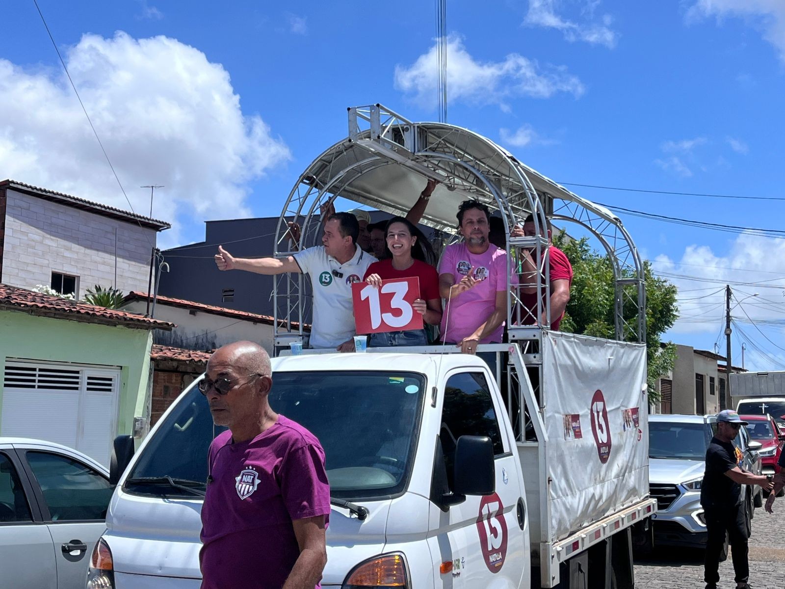 Natália Bonavides promete consulta popular para que moradores escolham obras de esporte e lazer para bairros