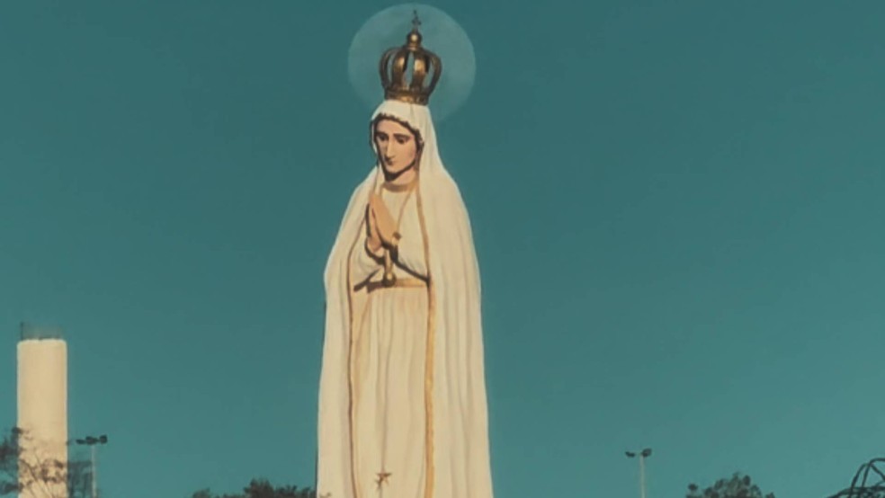 Vídeo: Fotógrafo registra lua 'coroando' Nossa Senhora de Fátima, no Crato (CE) — Foto: Italo Alencar