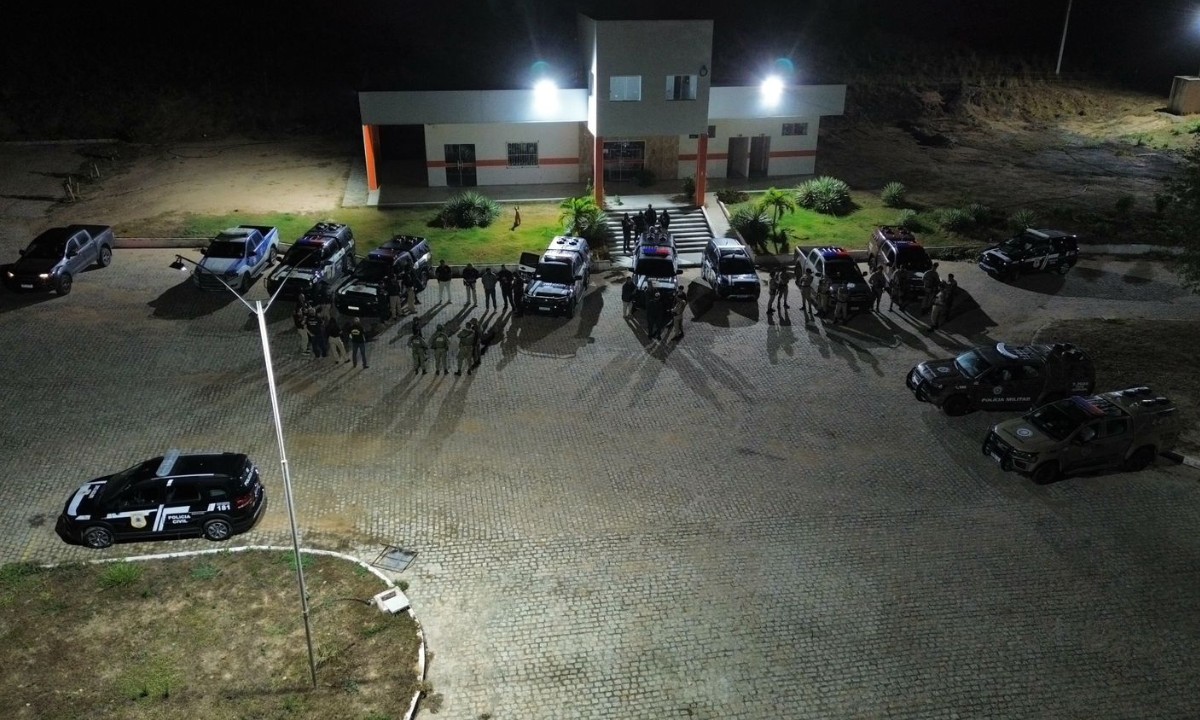 Três são presos e um adolescente é apreendido suspeitos de envolvimento em homicídio e tráfico de drogas na Bahia