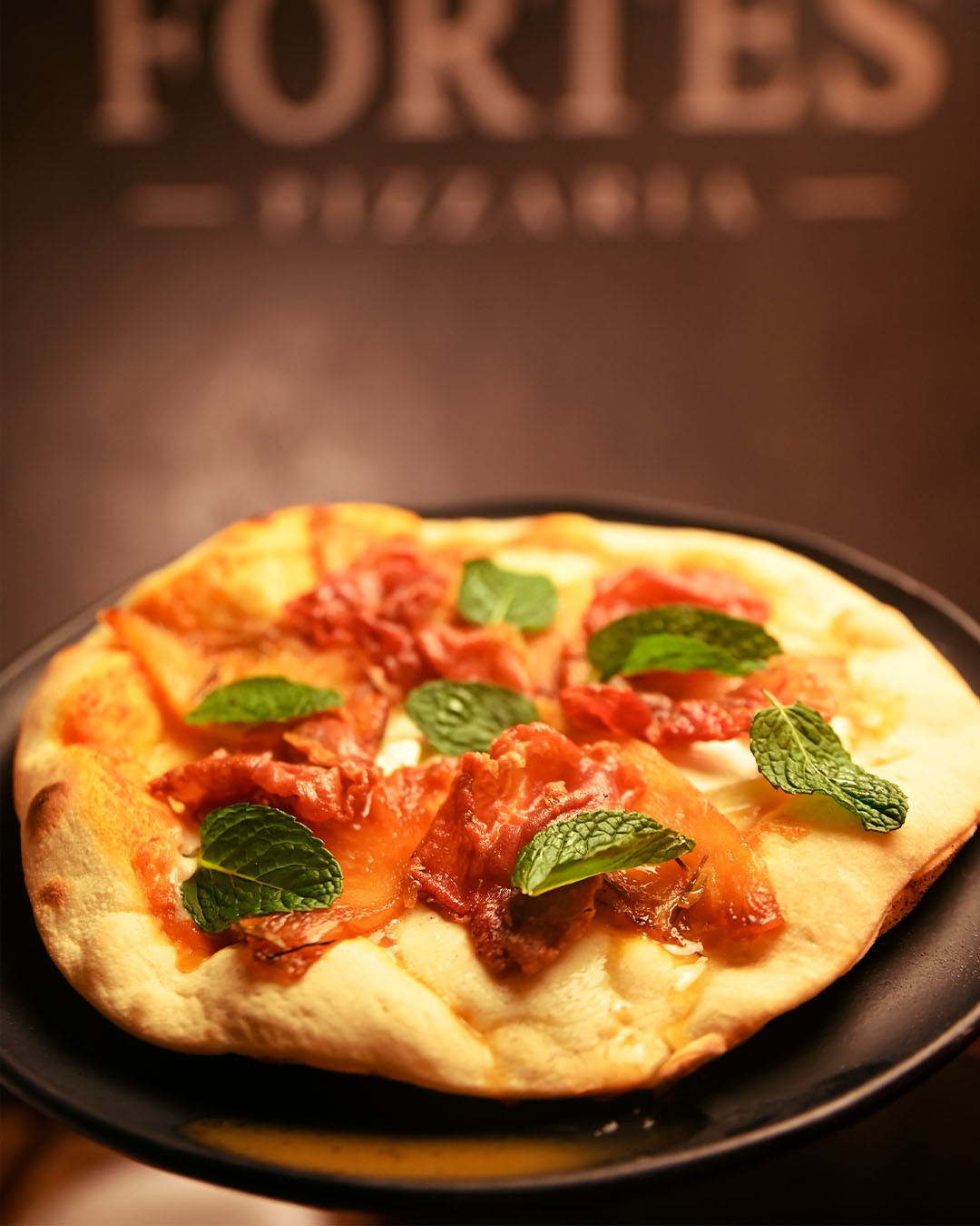 FORTES PIZZARIA E FORNERIA: Bela Itália Tropical Pizzas) — Foto: Divulgação/JF Sabor