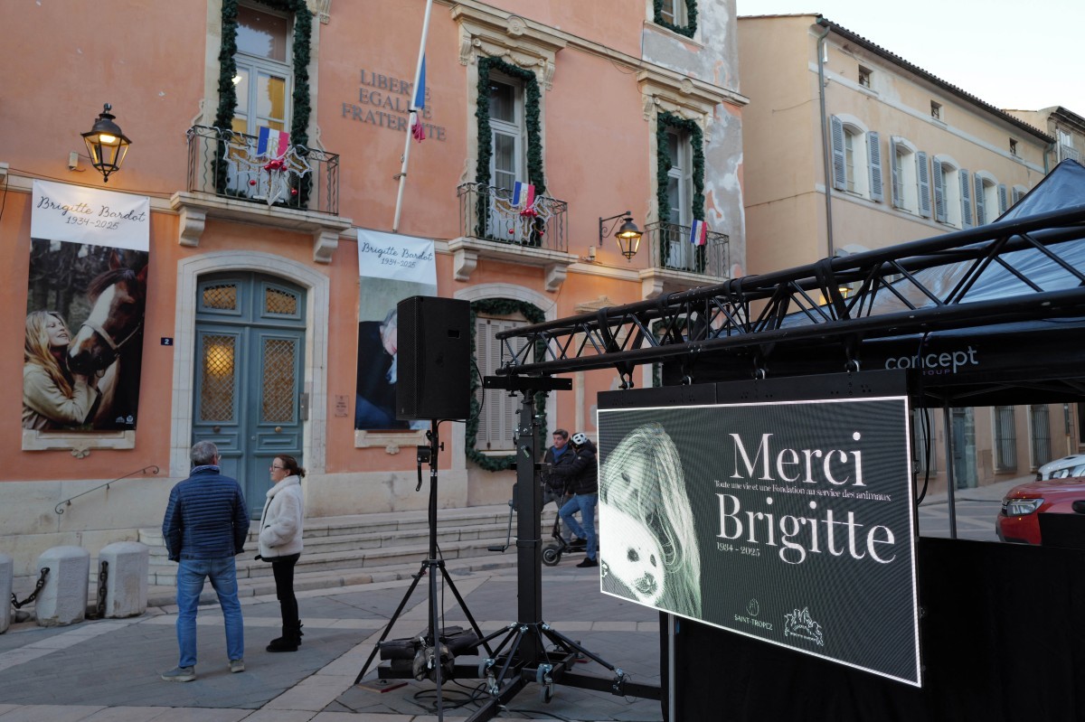 Brigitte Bardot morreu em decorrência de um câncer, revelou o viúvo