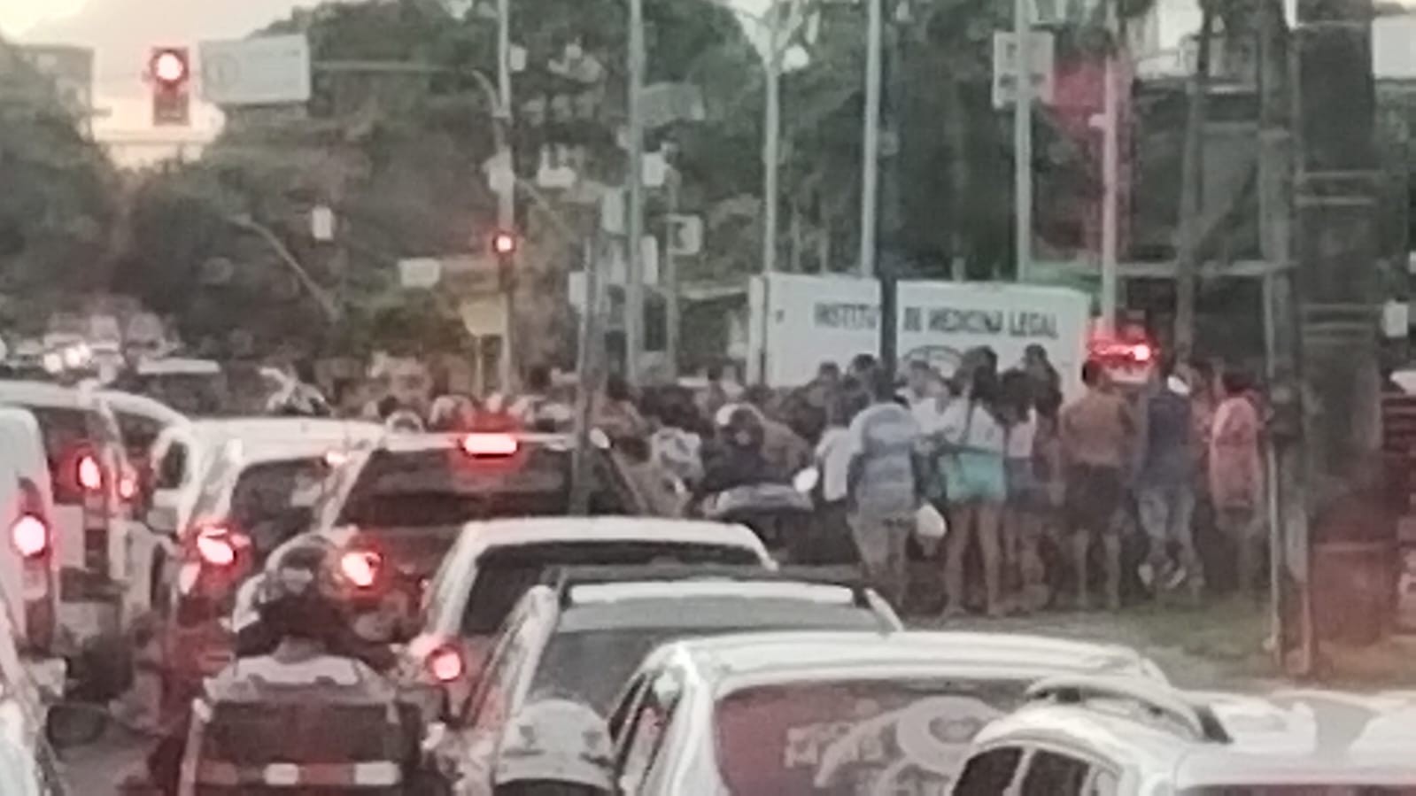 Homem tem cabeça esmagada por caminhão e morre ao ser atropelado em área central do Recife