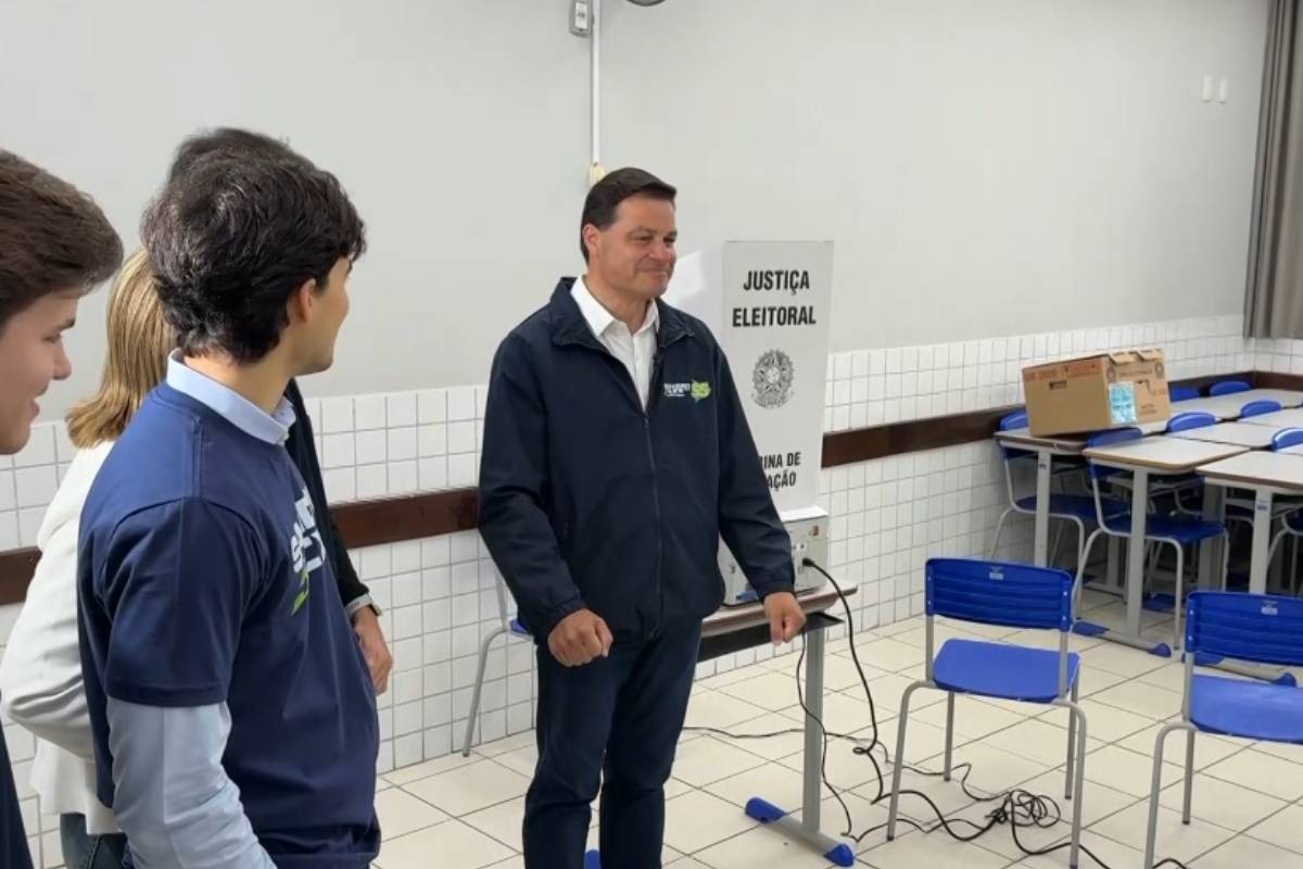 Sandro Alex (PSD) vota em Ponta Grossa