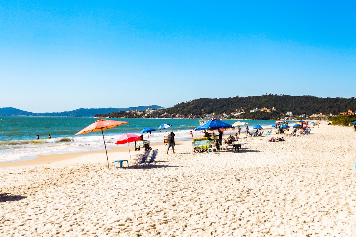 Como Florianópolis se prepara para receber turistas após temporada com 'epidemia de diarreia' e incerteza econômica da Argentina