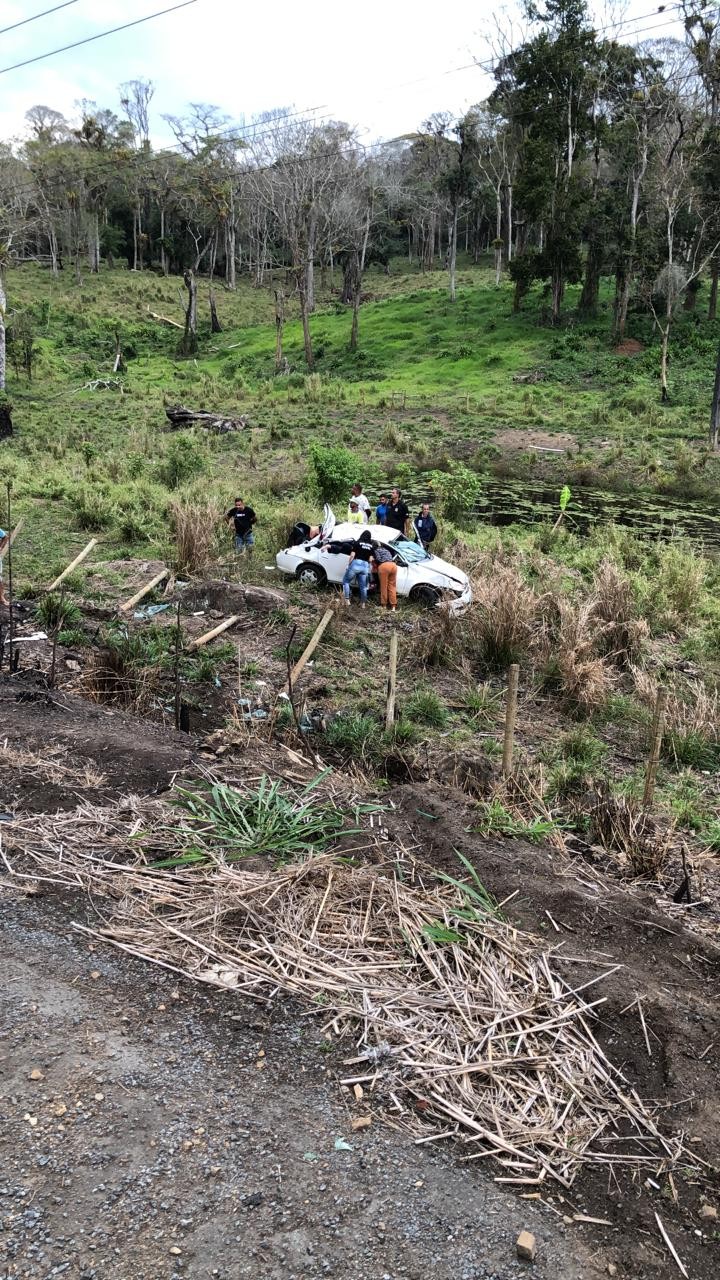 Idosa de 83 anos morre após carro capotar em rodovia na BA; filha e neta da vítima ficaram feridas