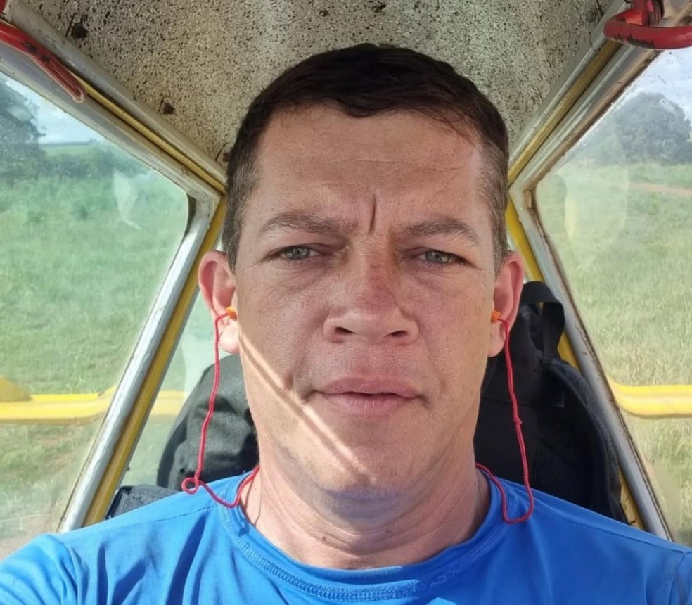 Josias Pereira Lemes, de 52 anos, morreu após avião agrícola cair — Foto: Redes sociais