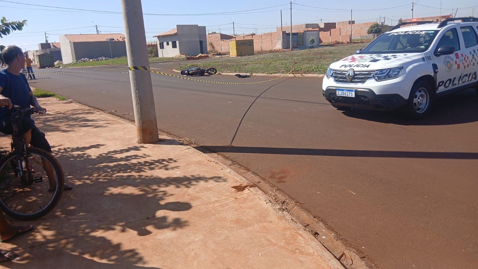 Homem morre ao ter moto atingida na traseira por carro em Sertãozinho, SP