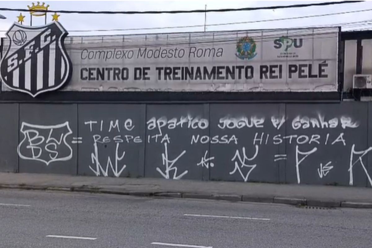 Protesto marca CT do Santos após goleada do Palmeiras