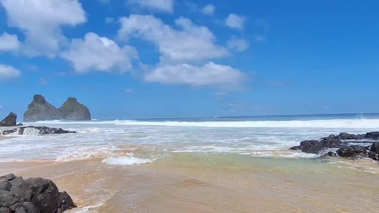 Homem é detido e multado em R$ 10 mil após de pichar monumentos naturais em Fernando de Noronha - Portais