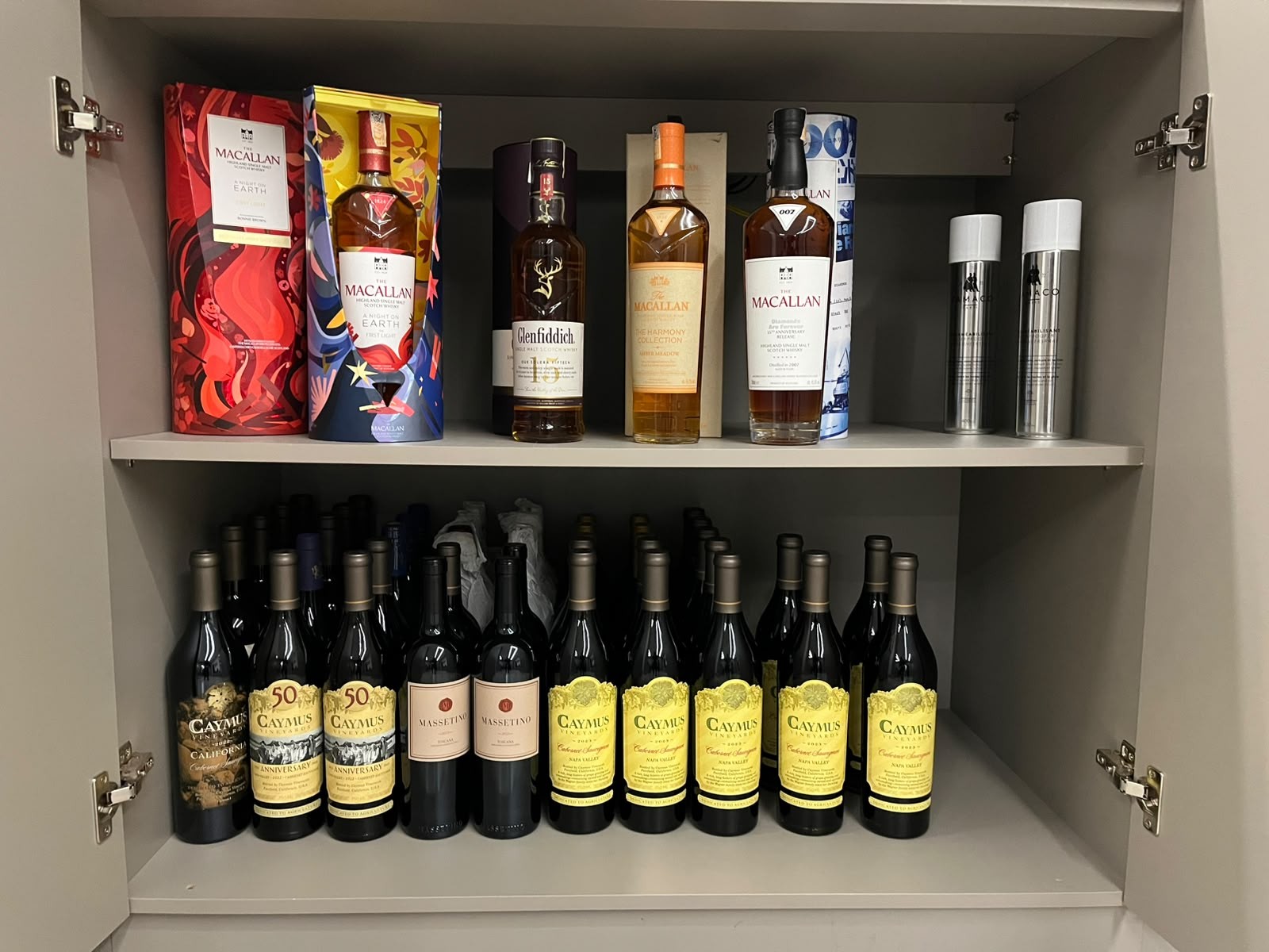 Garrafas de vinhos apreendidas durante a Operação Tomada de Contas — Foto: PF
