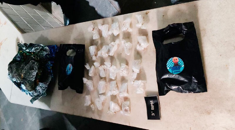 Suspeito de tráfico de drogas é preso após tentar fugir da polícia