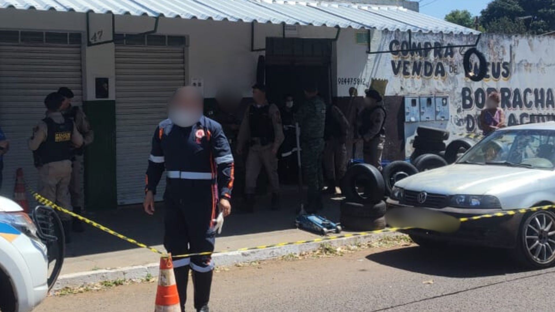 Homem é morto dentro de borracharia em Araguari; filho de 4 anos estava no local