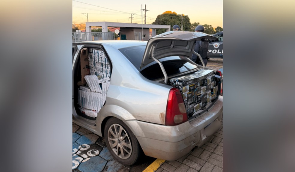 Carga de 15 mil maços de cigarros contrabandeados é apreendida em Presidente Venceslau (SP) — Foto: 8° Baep/Divulgação