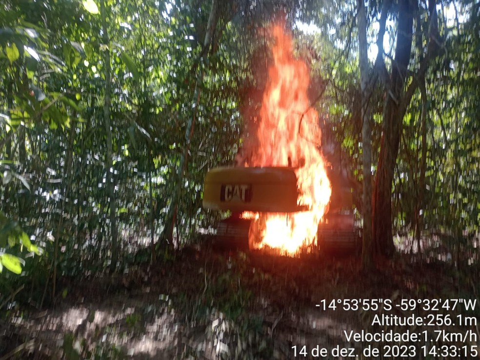 whatsapp-image-2023-12-15-at-07.29.34 Operação destrói R$ 20 milhões em maquinários de garimpo ilegal na Terra Indígena Sararé em MT