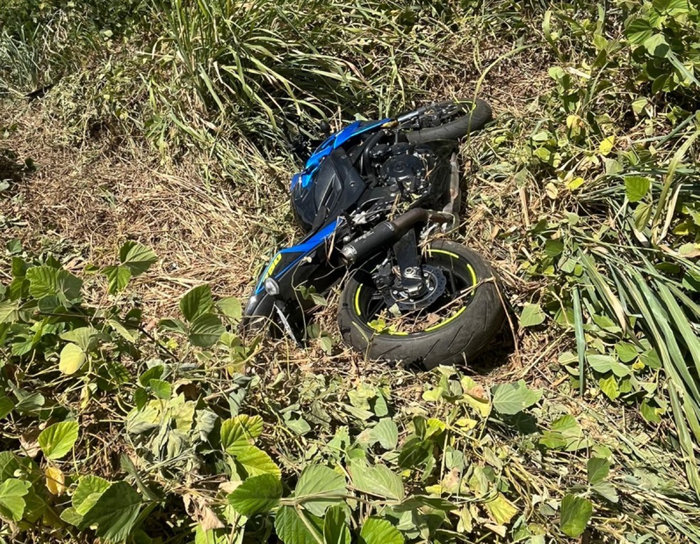 Gideone Félix viajava com a esposa de motocicleta, quando perdeu o controle em uma curva e caiu em uma ribanceira. — Foto: Arquivo pessoal