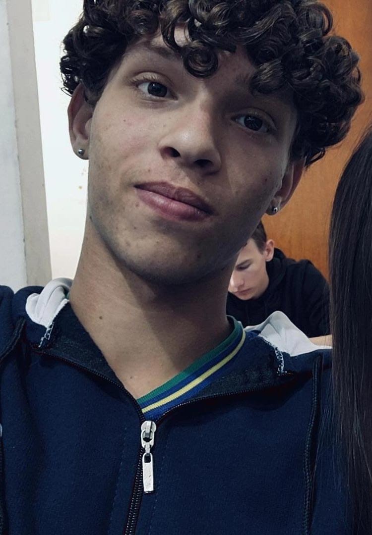 Estudante de 17 anos morre após bater moto contra poste em Água Boa (MT) 