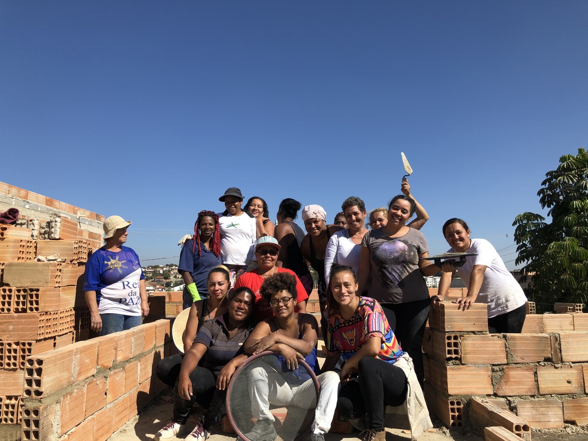 Projeto ensina mulheres da periferia a reformar sozinhas as próprias ...