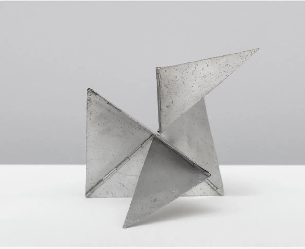 Em 1965, Lygia Clark apresentou uma exposição individual na galeria Signals, as obras eram caracterizadas por sua geometria rigorosa e seu uso de materiais industriais. — Foto: Divulgação