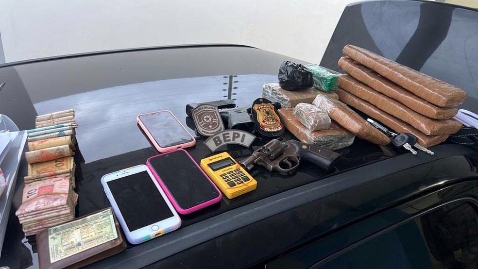 Mandados de pris&atilde;o tempor&aacute;ria e busca e apreens&atilde;o s&atilde;o cumpridos em opera&ccedil;&atilde;o contra tr&aacute;fico de drogas na BA, SE e PE  &mdash; Foto: Divulga&ccedil;&atilde;o/PF
