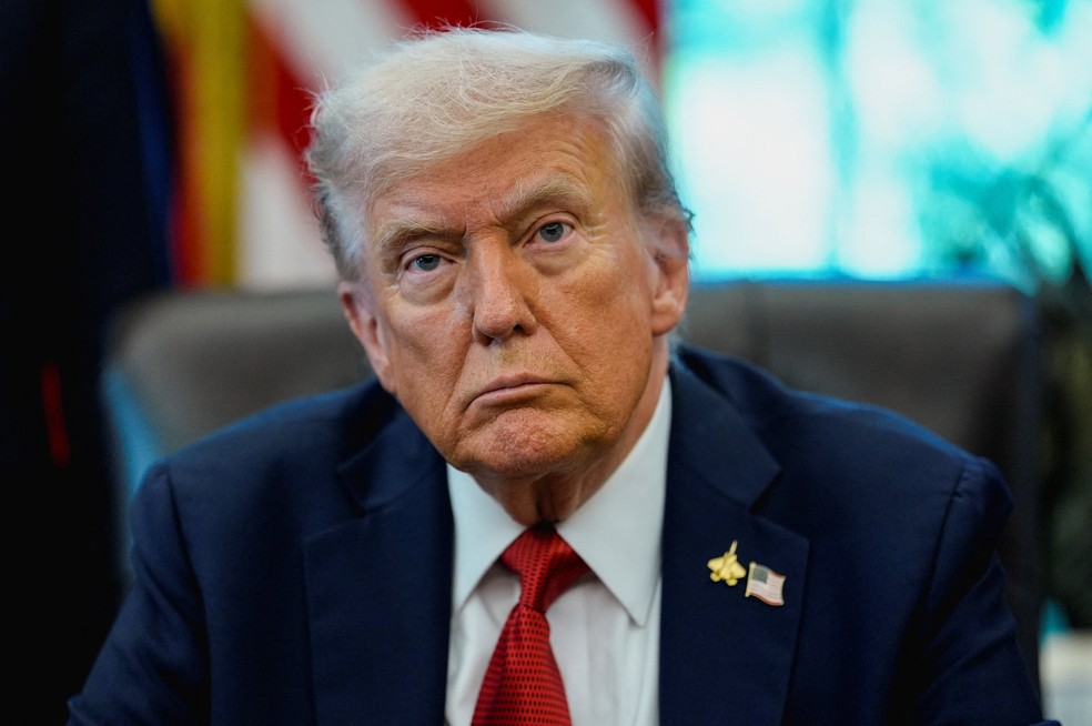 Donald Trump assina ordens executivas na Casa Branca em 6 de outubro de 2025 — Foto: REUTERS/Kent Nishimura