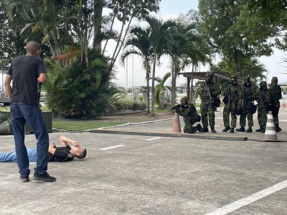 Brasil realiza exercício militar com simulação de ataque nuclear no Rio — Foto: Tenente Myrea Calazans e Sargento Neris/CECOMSAER e Soldado Ignez/BAAF