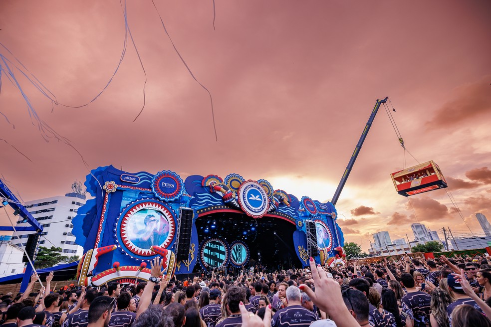 Carnaval Boa Viagem tem bar suspenso com vista para o mar — Foto: Kaio Cads/Divulgação