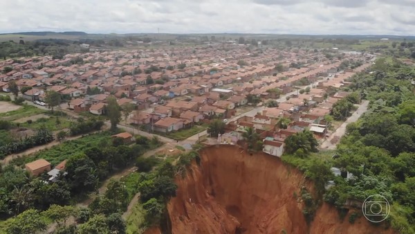 Voçorocas avançam no Oeste do Maranhão e assustam moradores; conheça o fenômeno — Foto: Reproduçãp/Jornal Nacional