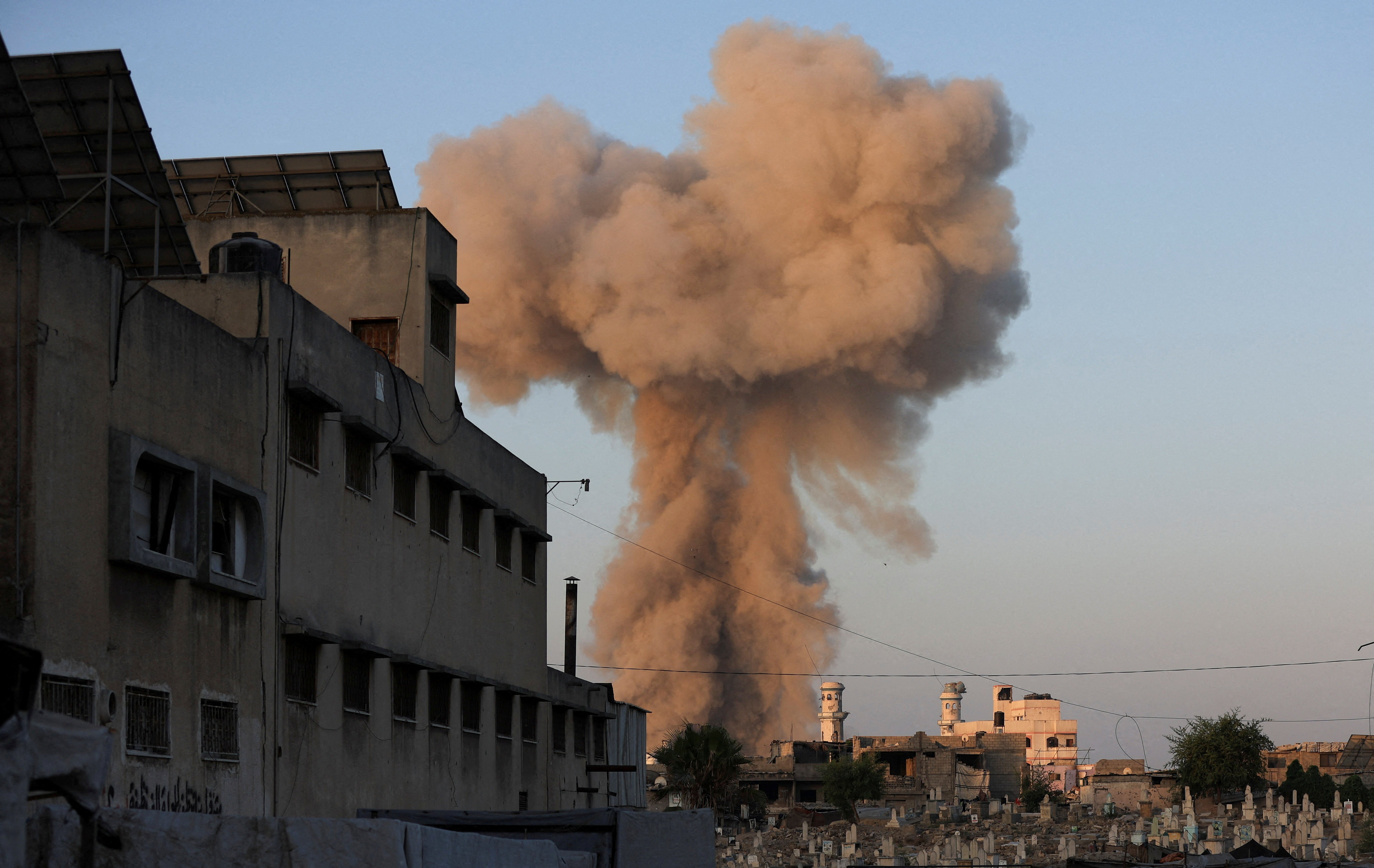 Ataque de Israel a hospital em Gaza deixa 15 mortos, incluindo jornalista da Reuters, diz Hamas