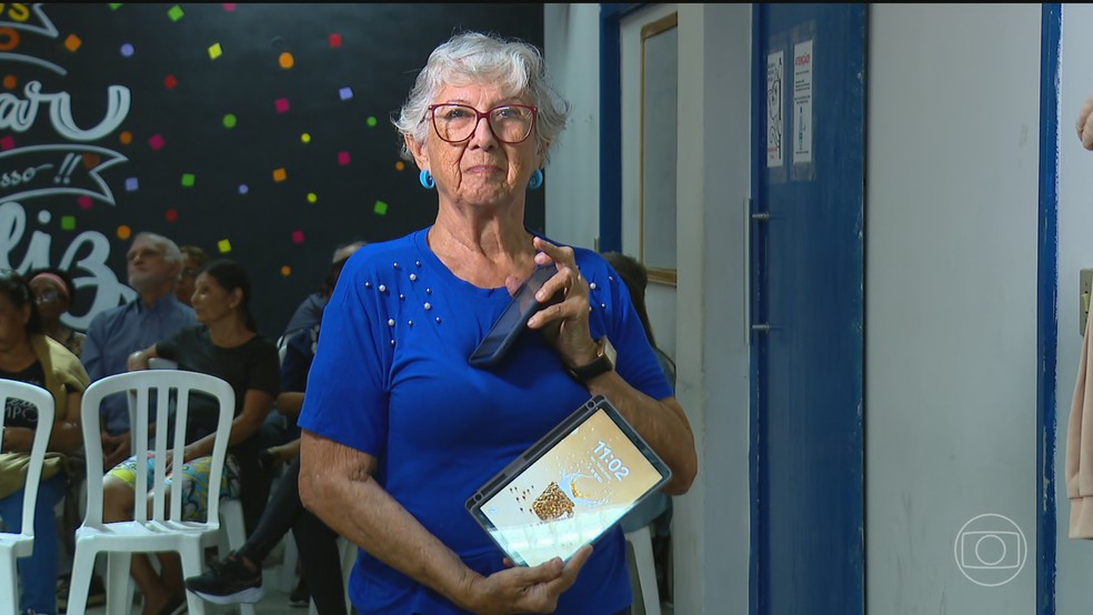 Estudo associa uso excessivo de celular a transtornos como insônia e ansiedade em pessoas com mais de 60 anos — Foto: Jornal Nacional/ Reprodução