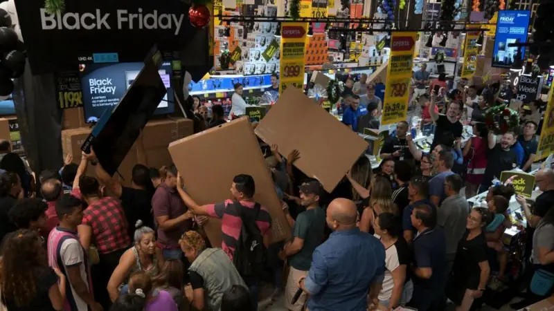 Quando é a Black Friday? Vale a pena comprar na data no Brasil?